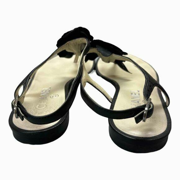 CHANEL LAMBSKIN LEATHER CAMELLIA FLOWER THONG BLACK/CREAM SANDALS SIZE 38 - Picture 3 of 4
